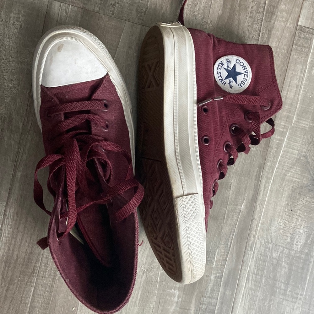 maroon converse